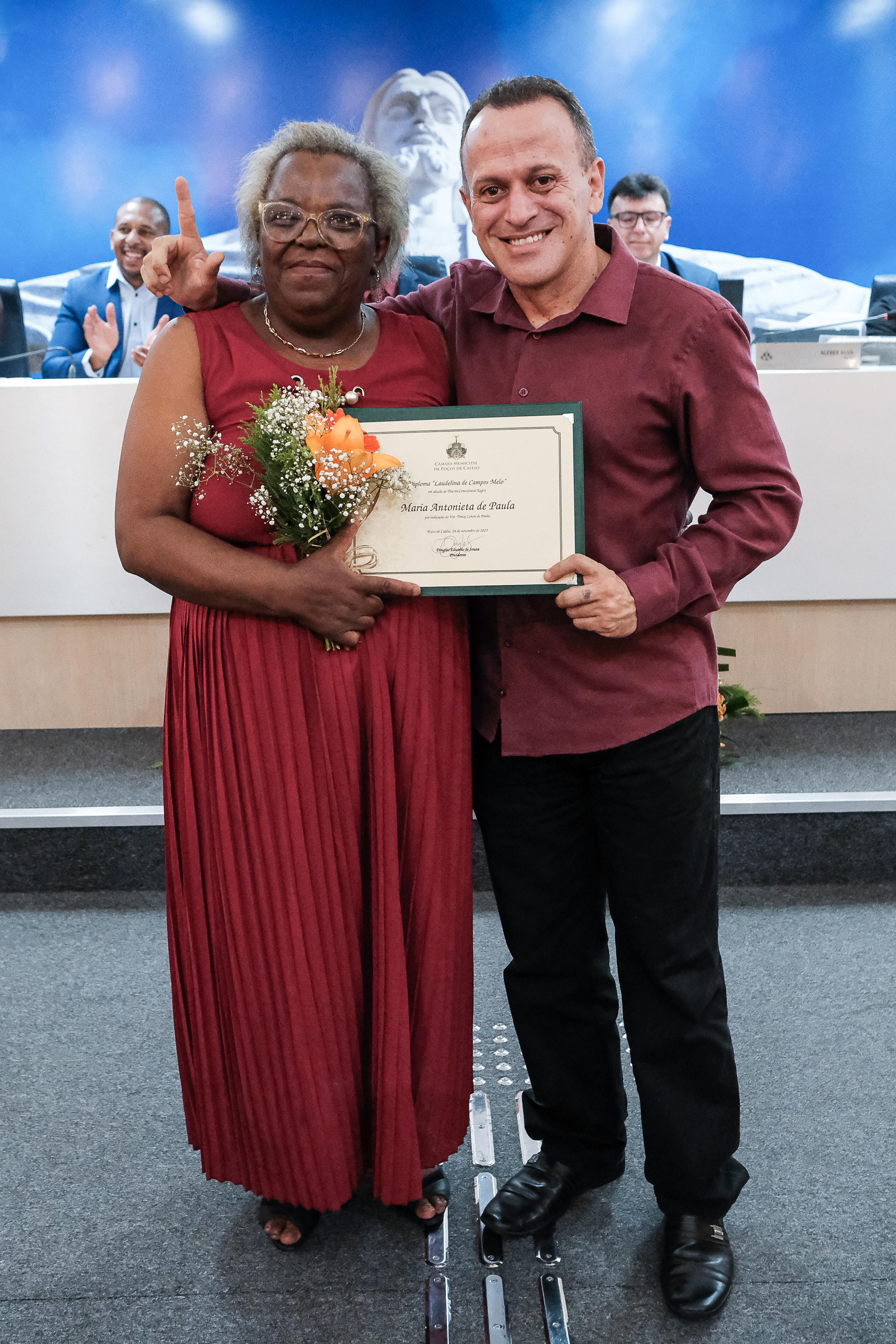 Sra Maria Antonieta de Paula é homenageada pelo Ver. Diney Lenon de Paulo