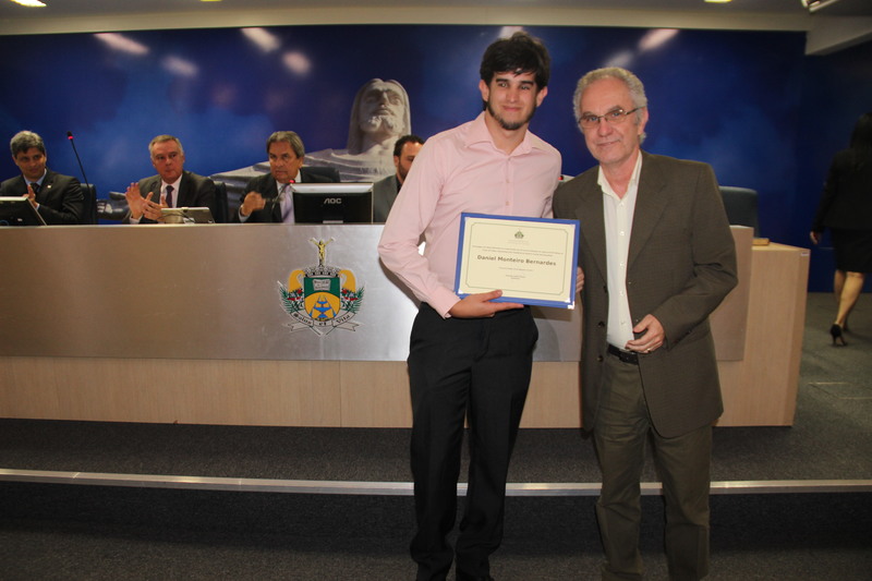 Homenagem aos 20 anos do campus da PUC em Poços de Caldas