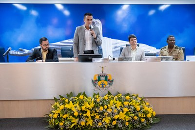 Presidente Ver. Douglas Eduardo de Souza encerra oficialmente a solenidade