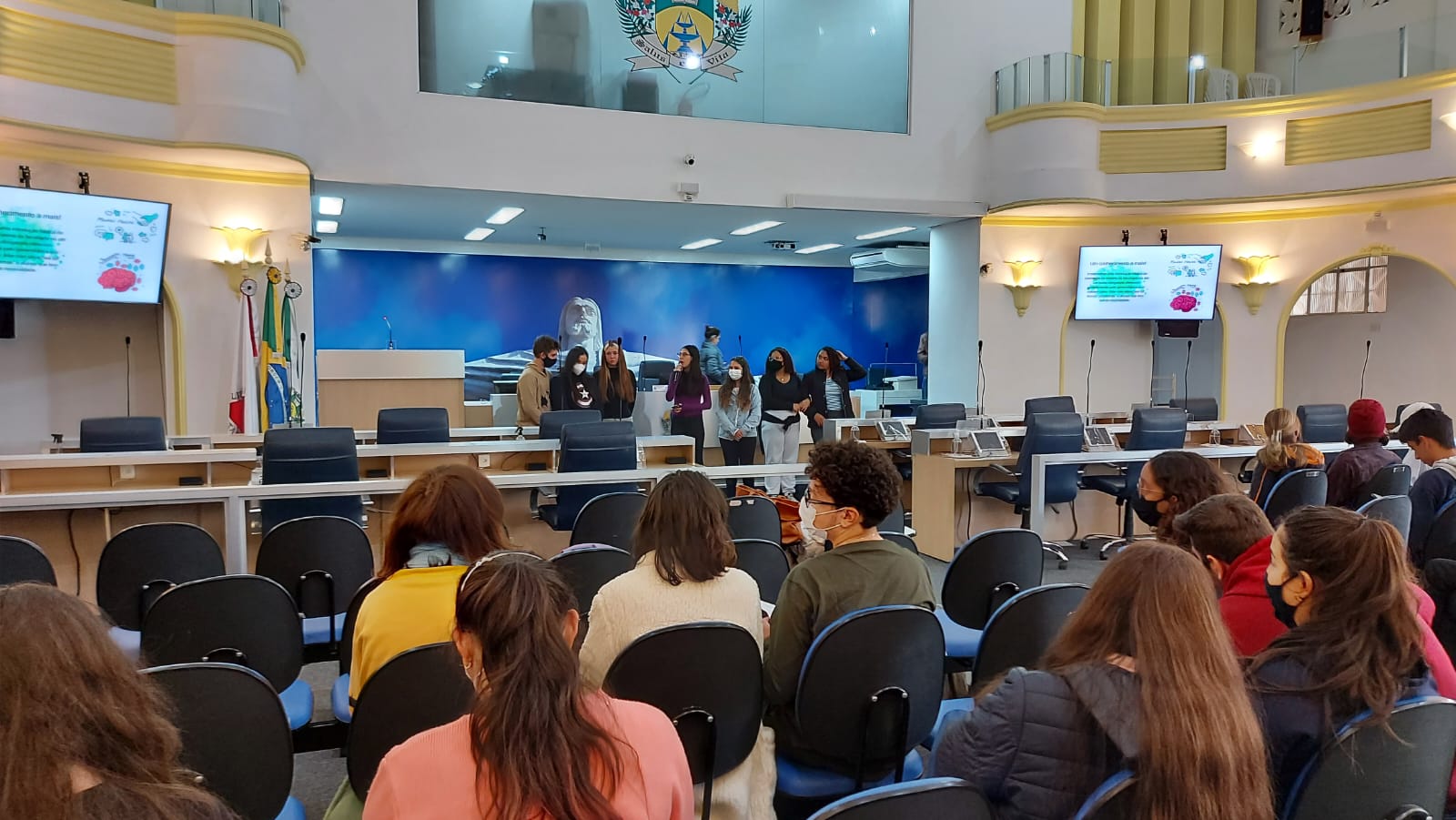 Alunos do Parlamento Jovem se preparam para a Plenária Municipal 