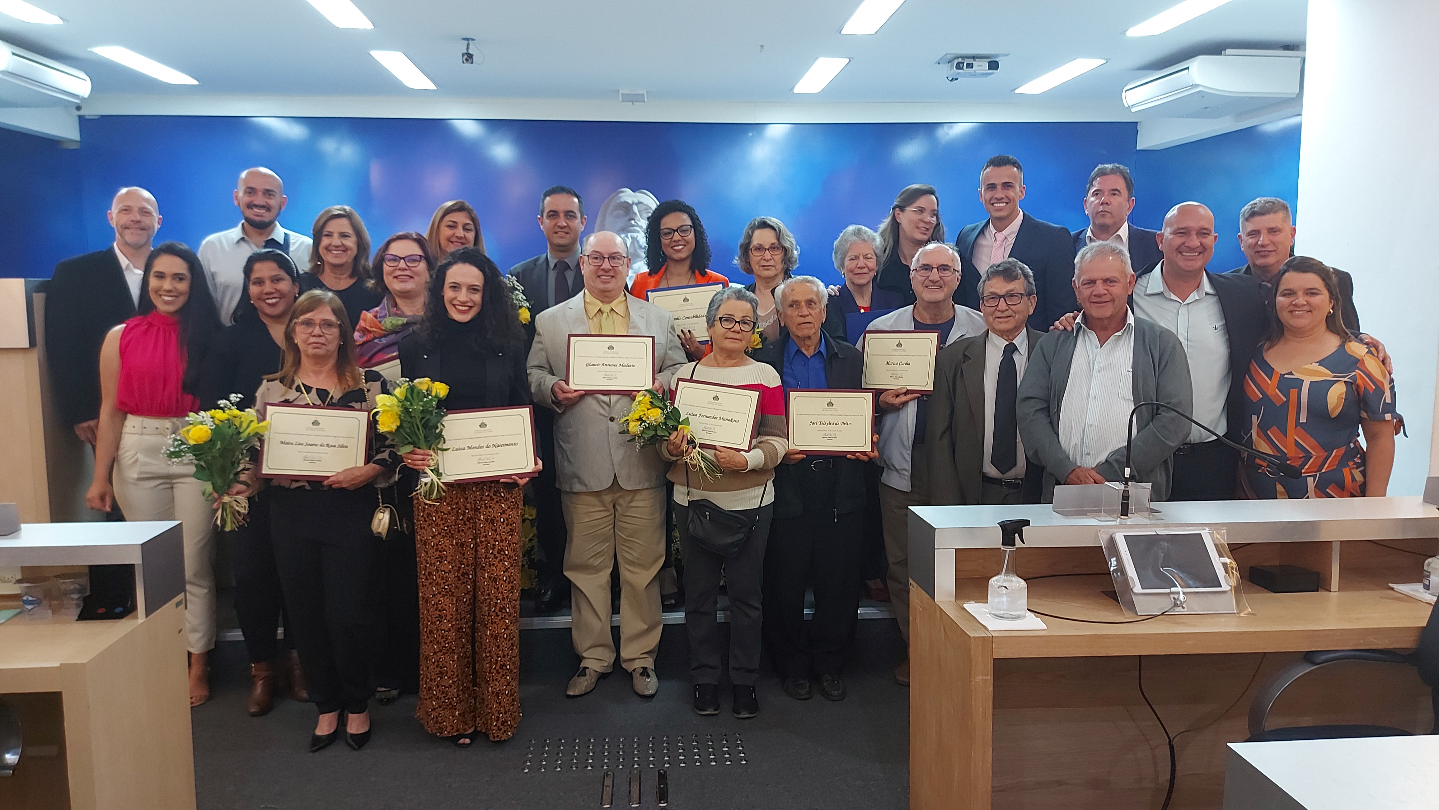 Câmara homenageia contabilistas e contribuintes com o Diploma Amigo da Criança e do Idoso