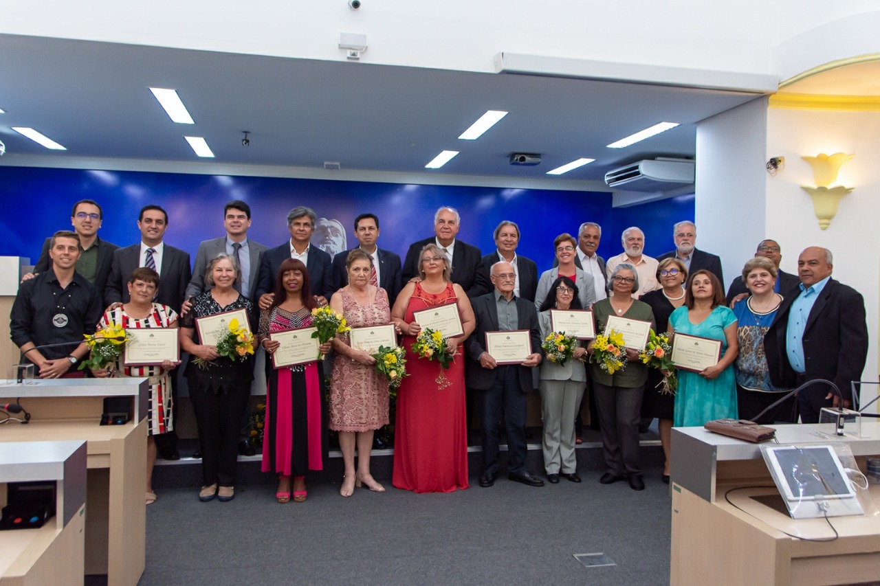 Câmara homenageia professores com Diploma José Castro de Araújo