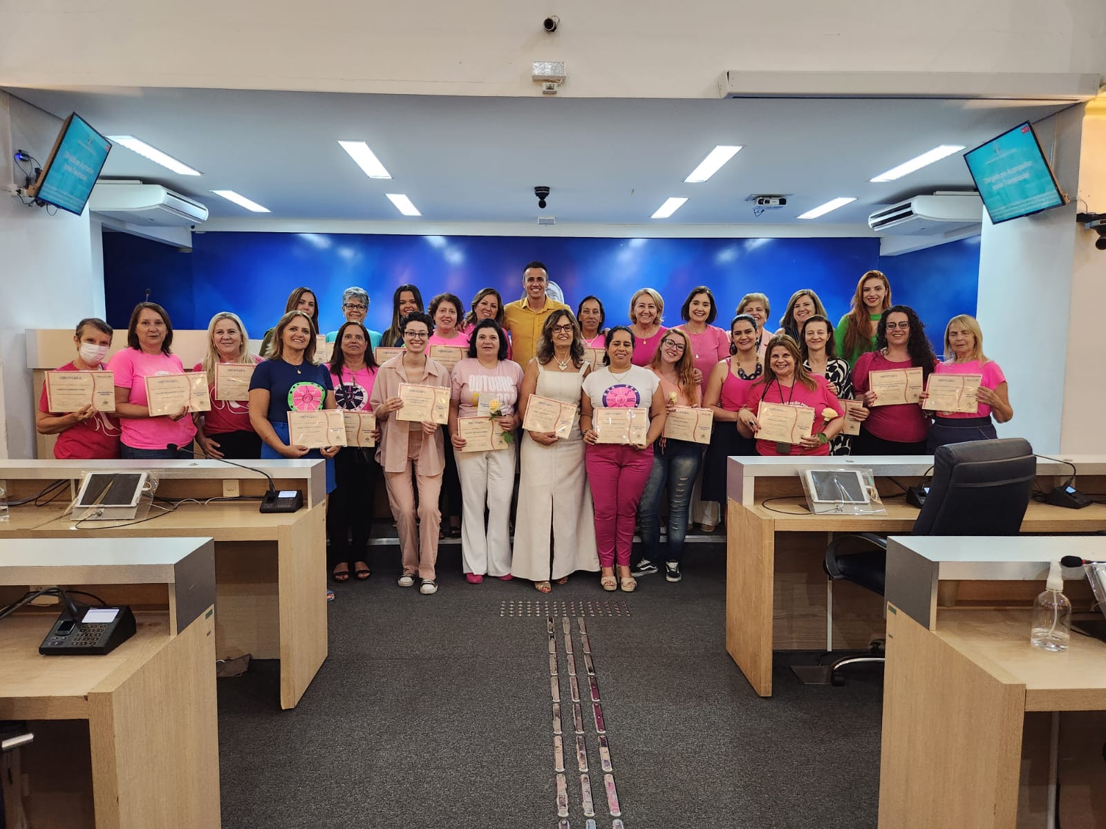 Câmara realiza encerramento do projeto Parlamento Mulher