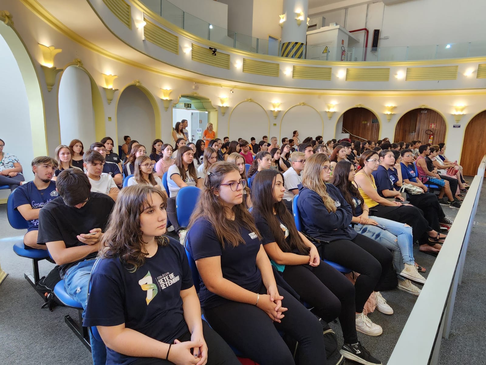 Cerimônia de lançamento do Parlamento Jovem reúne alunos de 11 escolas de Poços