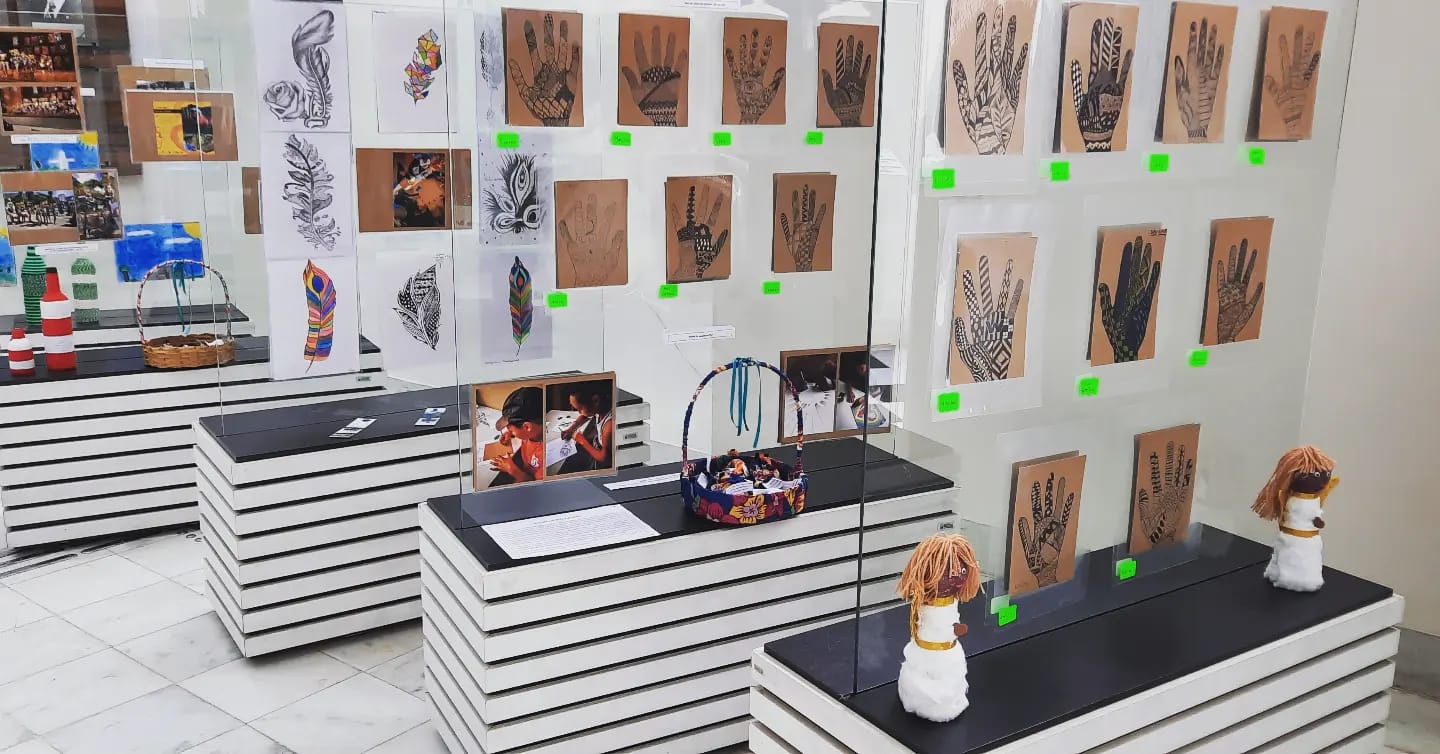 Exposição “Encontros e EnCantos” apresenta desenhos de alunos do PMJ