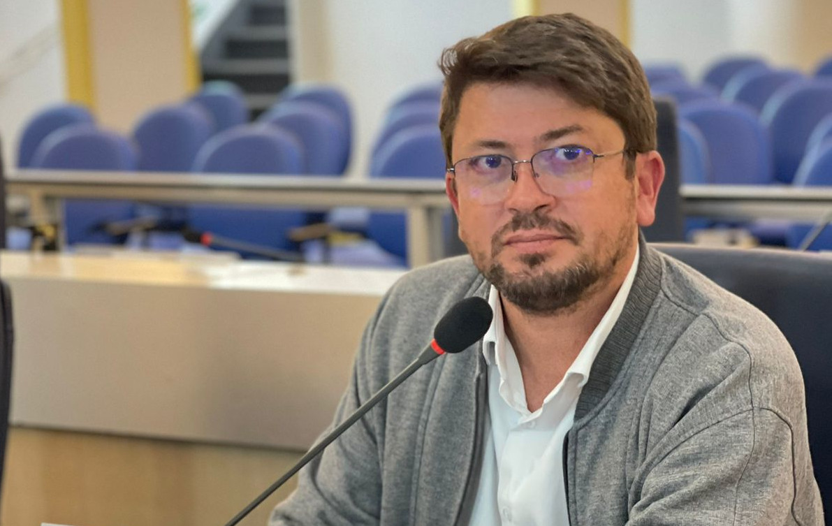 Flavinho defende melhorias nas unidades de ensino através de parcerias com a iniciativa privada