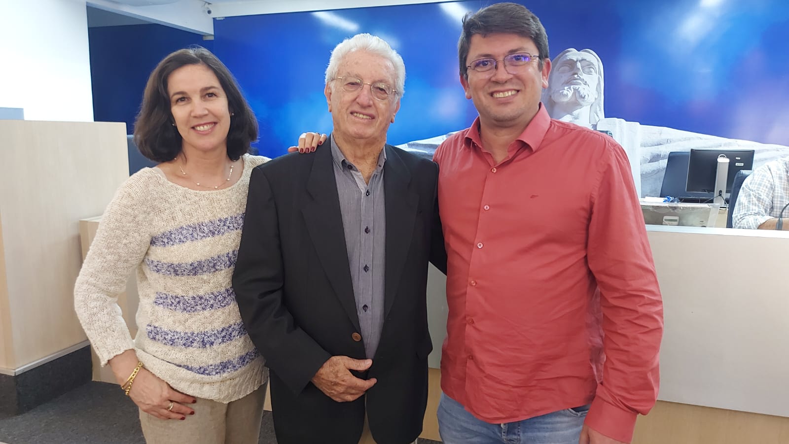 Flavinho homenageia escritor Odair Camillo pelo lançamento do livro que conta a história da Guarda Mirim