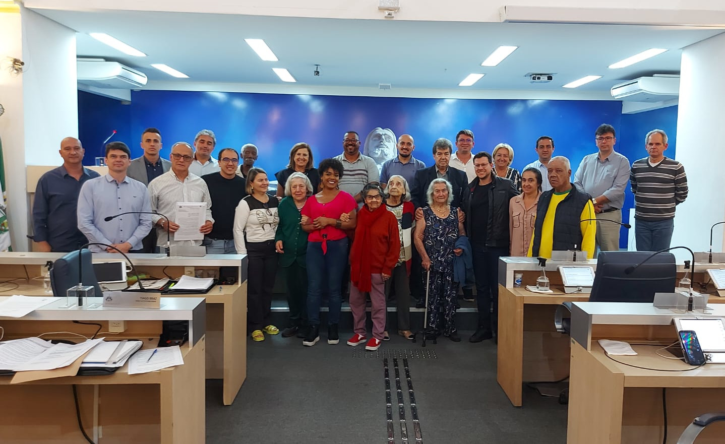 Lucas Arruda presta homenagem à instituição Vinha do Senhor pelo trabalho realizado em Poços