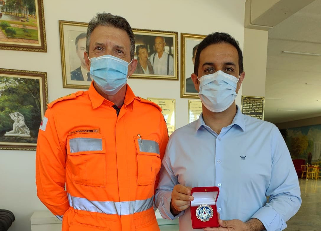 Presidente recebe homenagem pelo apoio do Legislativo ao trabalho do Corpo de Bombeiros