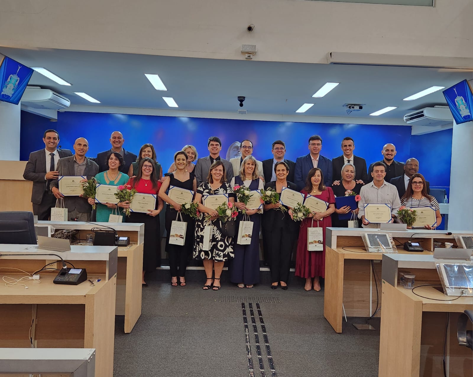 Professores recebem Diploma José Castro de Araújo