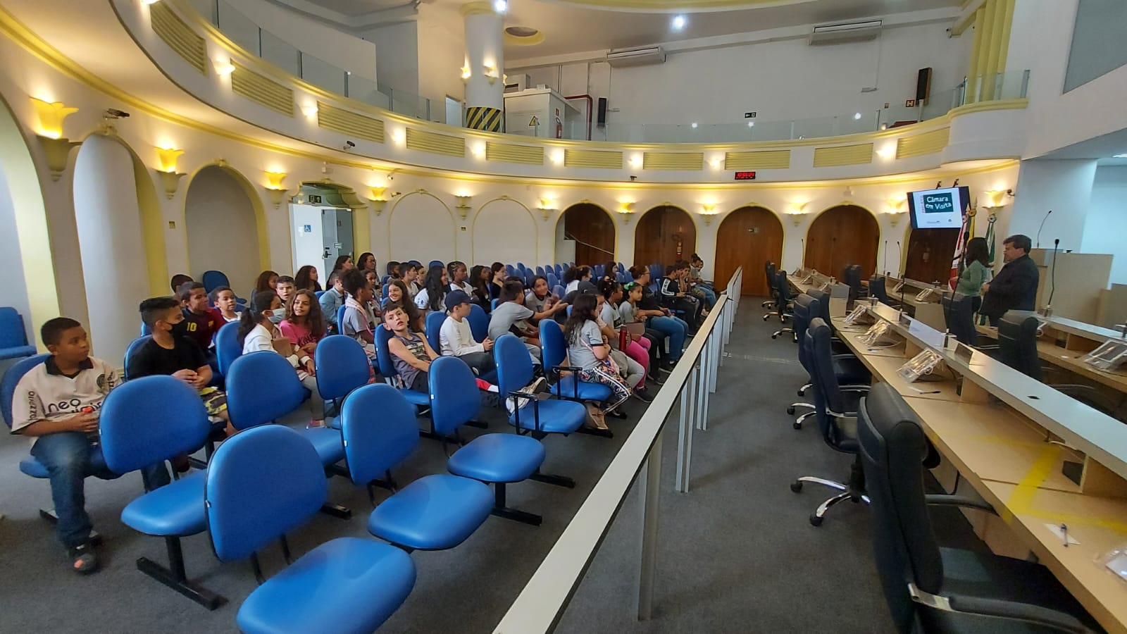 Projeto Câmara em Visita recebe 17 escolas em 2022