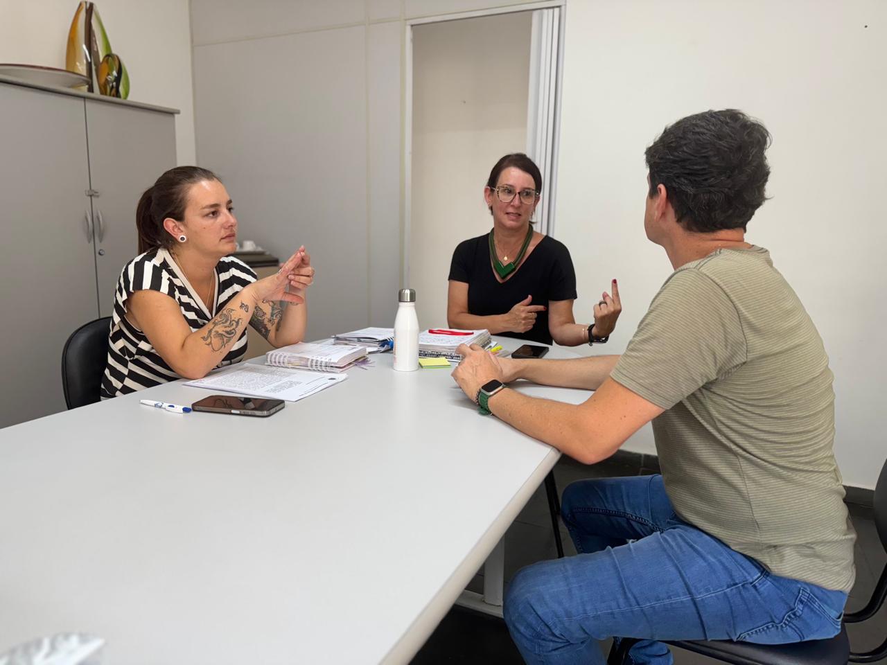 Vereador Ricardo Sabino leva demandas à Secretaria de Educação