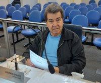 Vereador Roberto Santos pede melhorias no pátio da Escola Municipal Edir Frayha